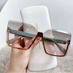 Ladies' Rimless Oversized Fashion Sunglasses -